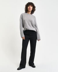 pantalones acampanados de corte entallado - negro