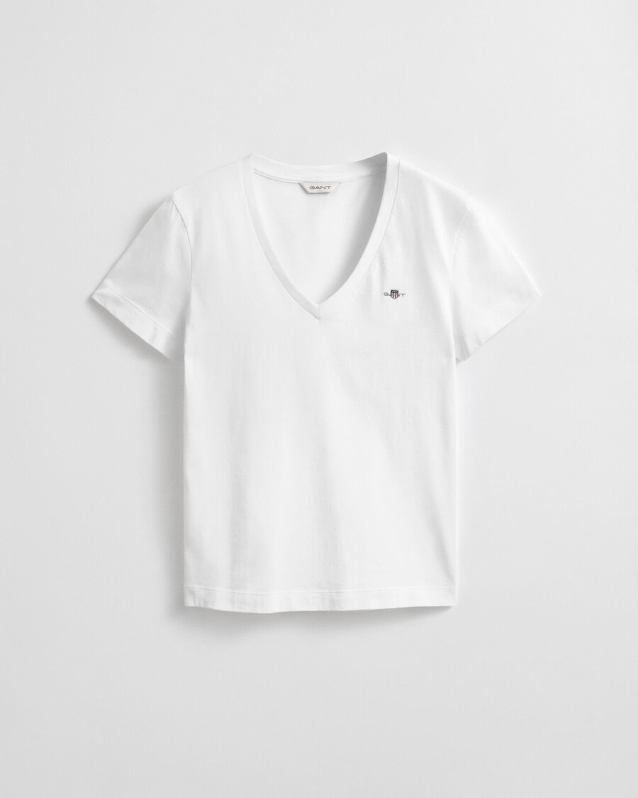 camiseta con cuello en v y escudo - blanca