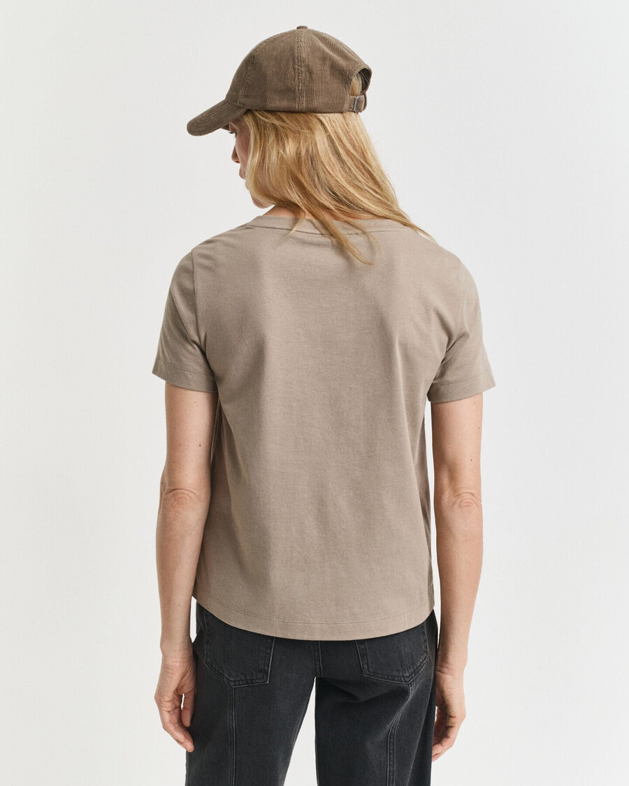 camiseta de cuello en v con escudo - beige topo