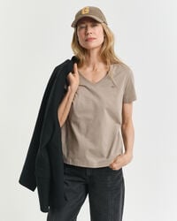 camiseta de cuello en v con escudo - beige topo