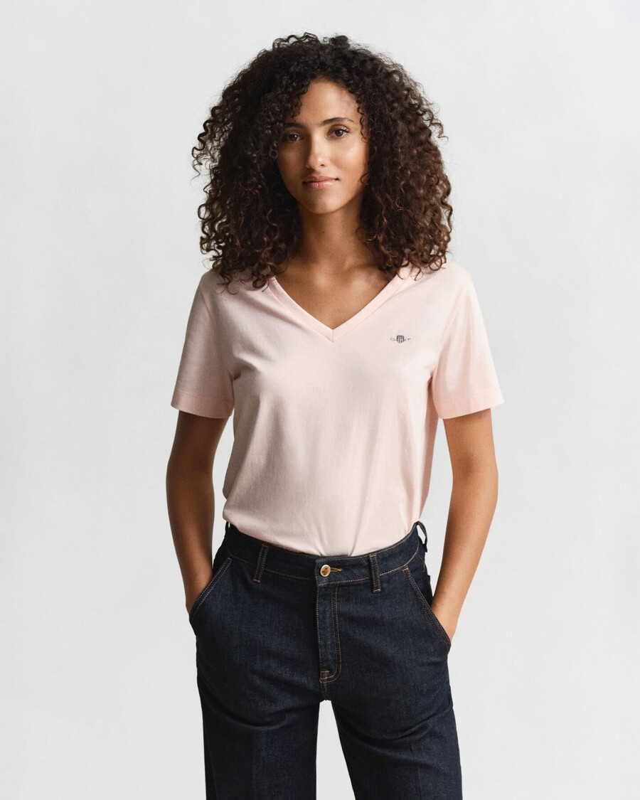 camiseta de cuello en v con escudo - rosa albaricoque