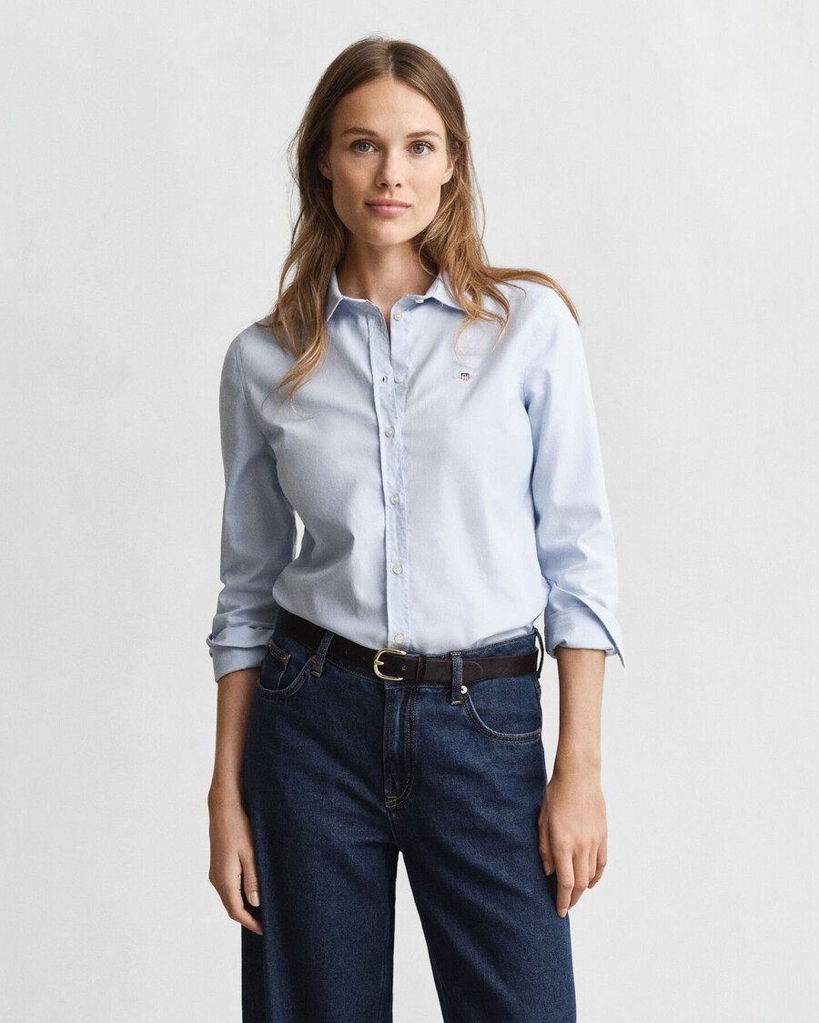 camisa oxford elástica de corte entallado - azul claro