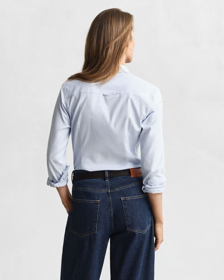 camisa oxford elástica de corte entallado - azul claro