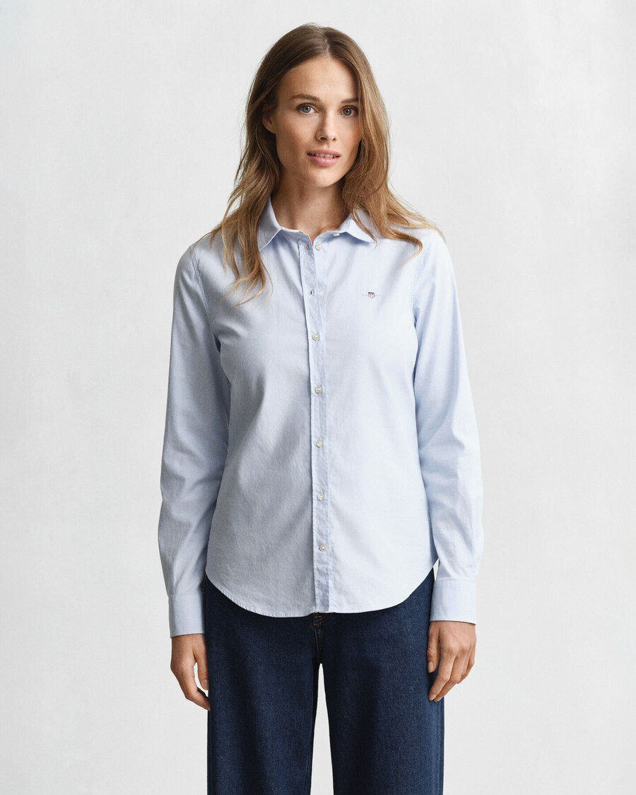 camisa oxford elástica de corte entallado - azul claro