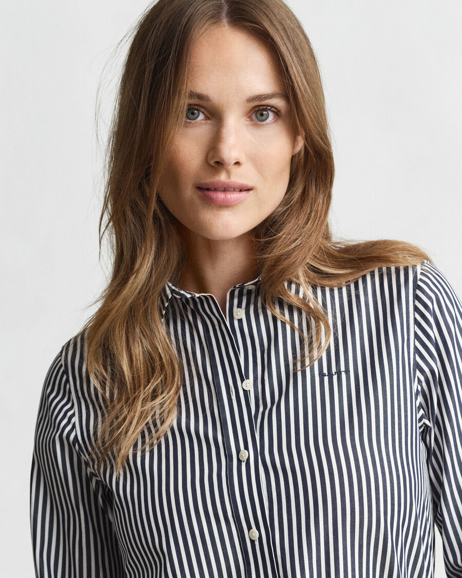 camisa clásica de popelina a rayas de corte regular - azul clásico