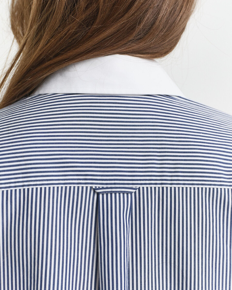 camisa de rayas oversize con cuello en contraste - azul persa