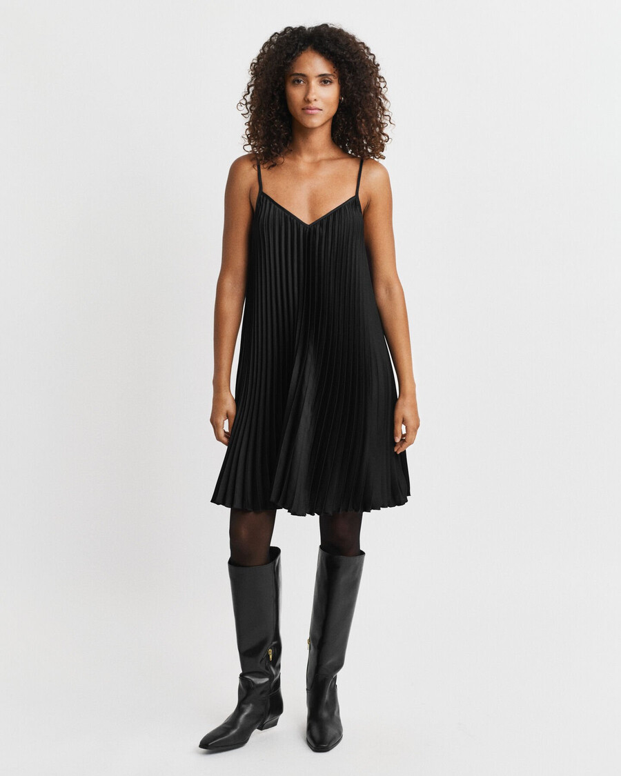 vestido mini de satén plisado con tirantes - negro