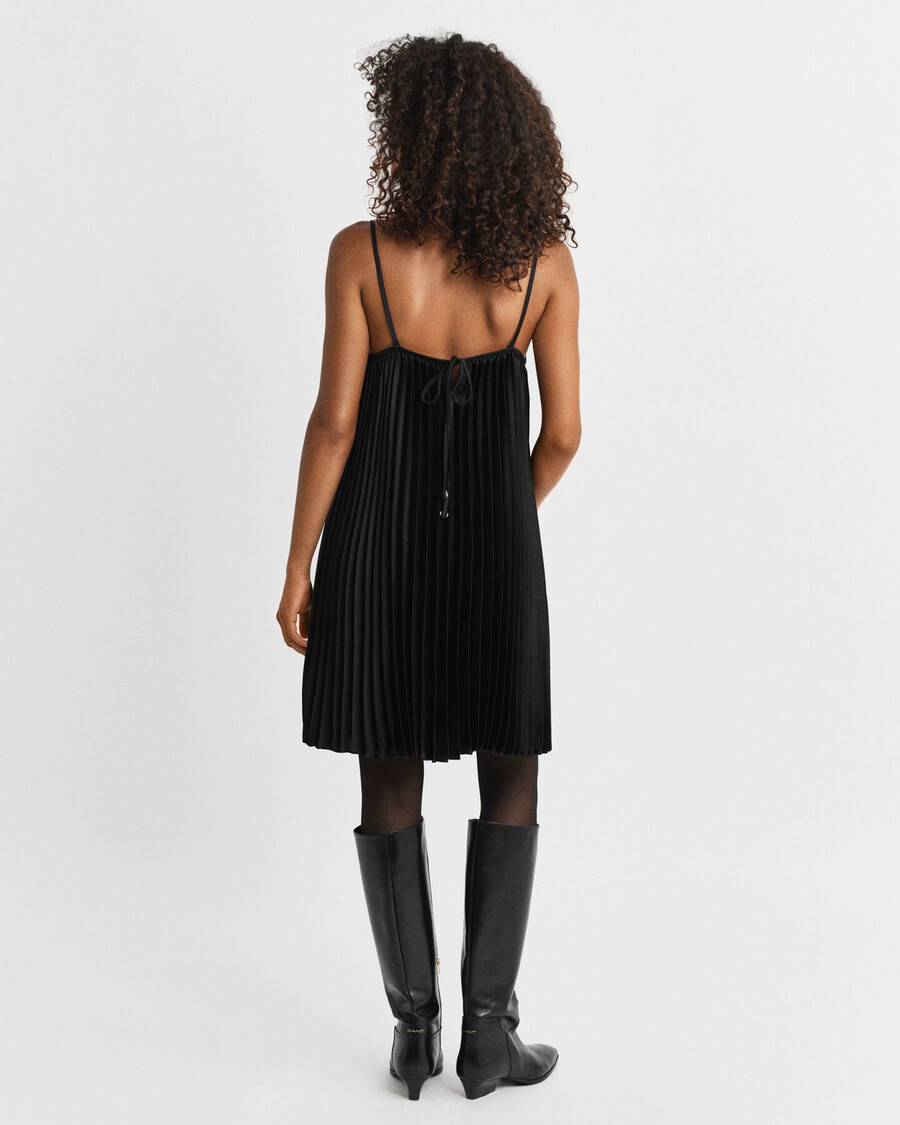 vestido mini de satén plisado con tirantes - negro