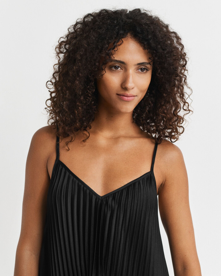 vestido mini de satén plisado con tirantes - negro