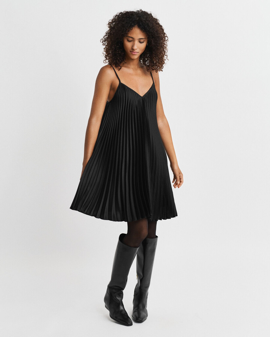 vestido mini de satén plisado con tirantes - negro