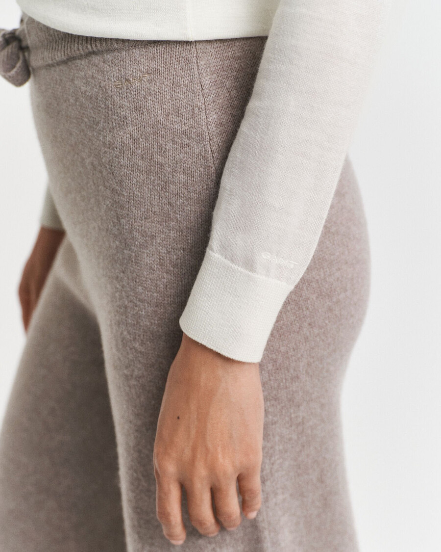 suéter de cuello redondo de lana merino extrafina - crema